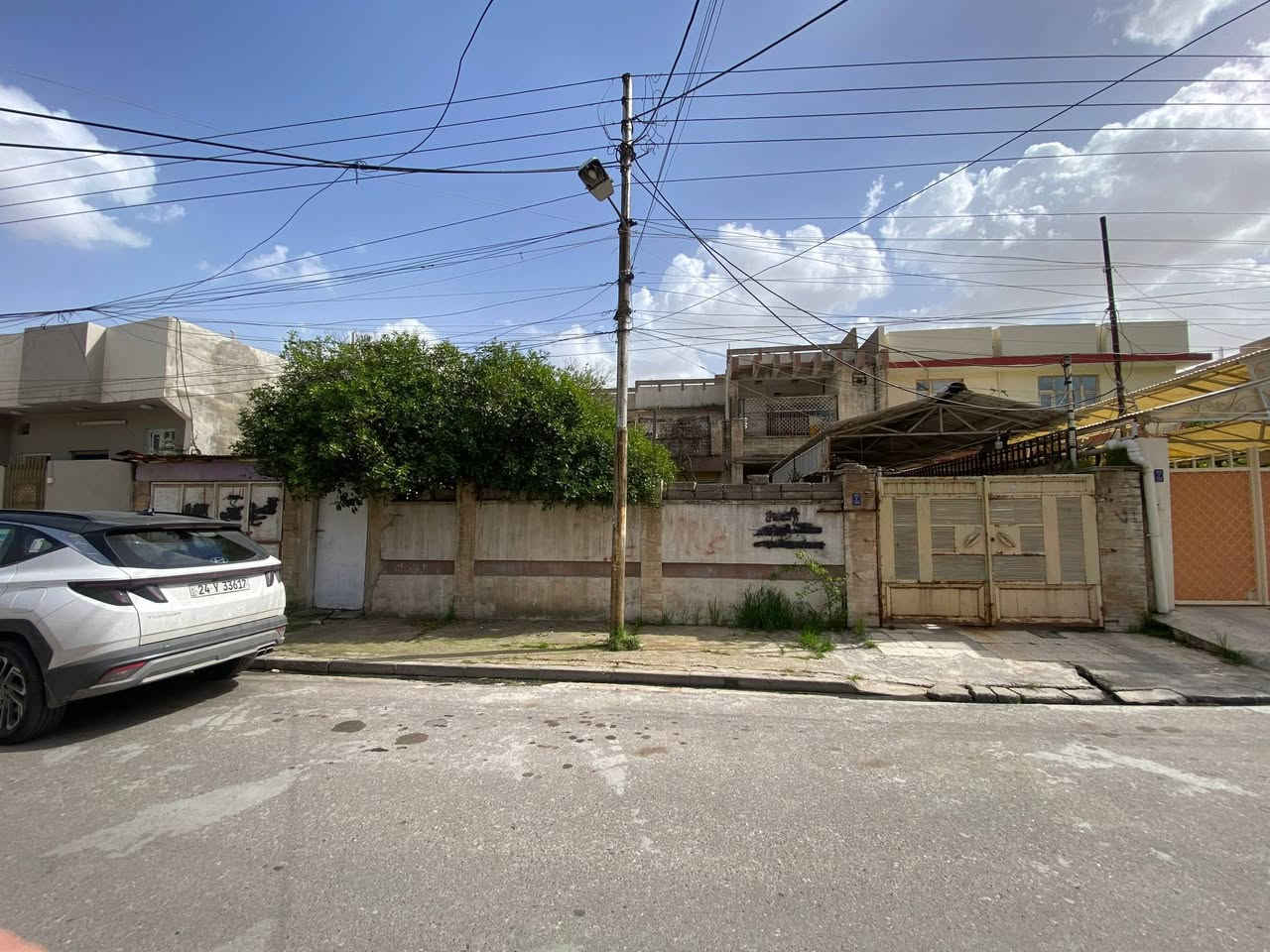 دار للبيع حساب ارض حي المهندسين

المساحة 385 متر واجهة 15 متر 

ممكن بيع نصف العقار 192.5 واجهة 7.5 متر

سند طابو ملك صرف 

شارع 12 تبليط 

المتر 1.650.000

موقع مميز وقريب من جامعه الموصل 

للاستفسار اكثر مراجعة مكتب العمران سايدين السكر

***********
***********
