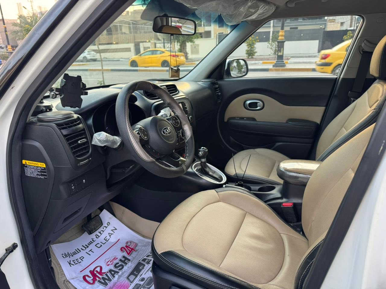 سلام عليكم
صول موديل 2017
رقم سليمانيه 
داخله كلين السياره
ماشيه 98mi
السعر 12$
***********
