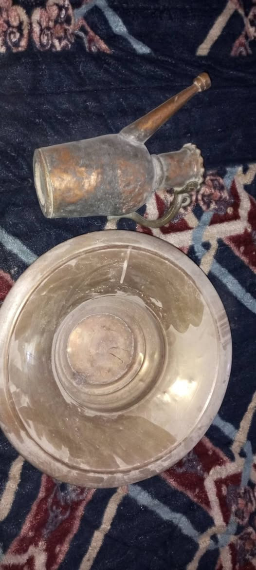 السلام عليكم من رجصه مدير المجموعه عندي غراض ابيع شلجه واحده الكل بدون حساب اكثر من 120قطعه شوفو الصور وحسبوهن زين وحي الله الشراي العنوان ناصريه مدينة الصدر *********** السعر من الاخير 750الف وبلاش موسعرهن
