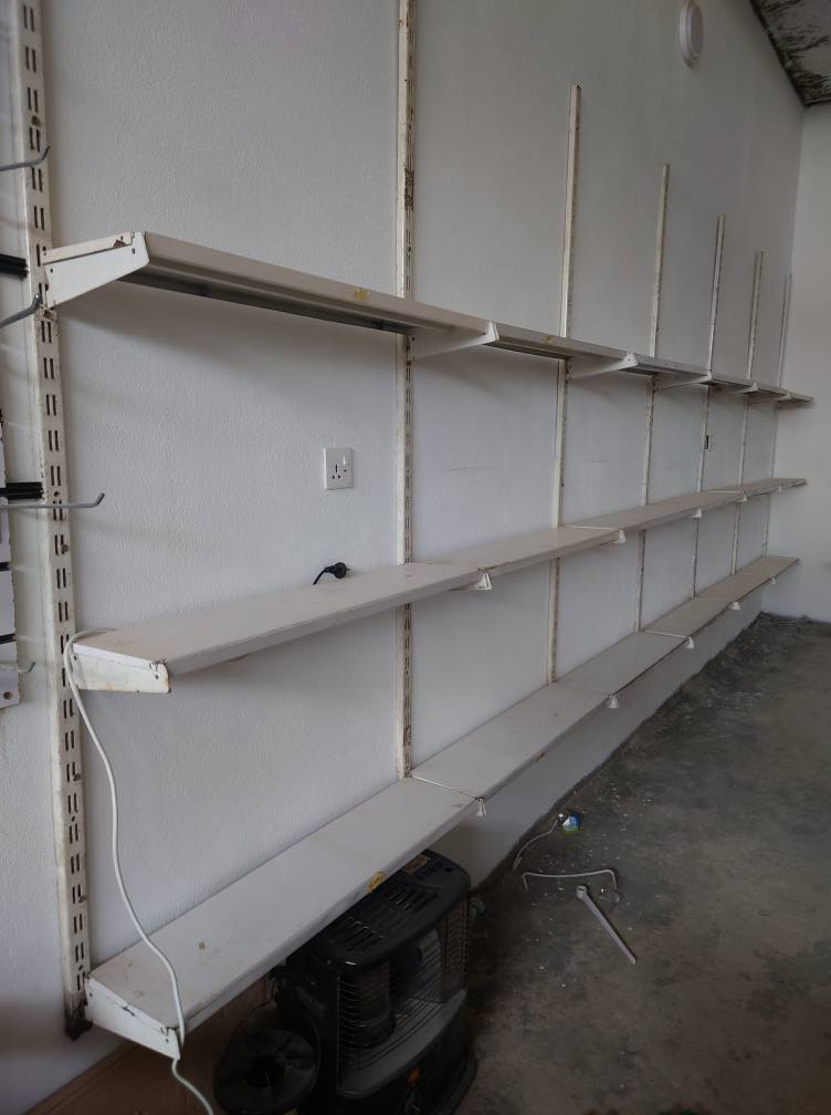 ئەم ڕەفانە بۆفرۆشتن نزیک ٣٠مەترە. 
***********
سلێمانی ڕاپەڕین السليمانية, العراق
