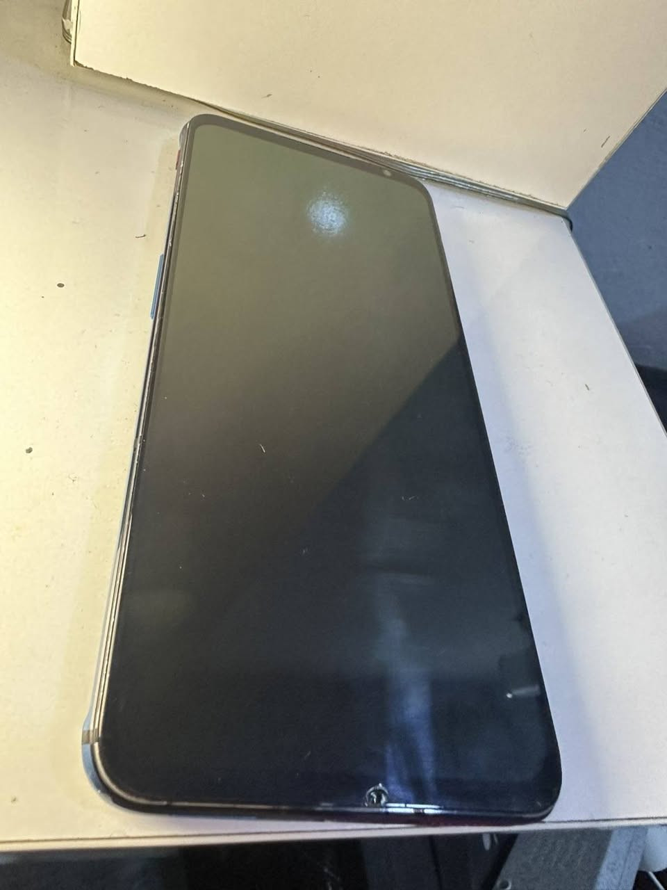 هاتف Red Magic 6 يجي بشاشة AMOLED حجم 6.8 إنج بدقة 1080×2400 وتردد 165Hz، معالج Snapdragon 888 ثماني النواة مع كرت شاشة Adreno 660، رام 12GB وتخزين 128GB نوع UFS 3.1 بدون دعم كرت ميموري، كاميرا خلفية ثلاثية 64MP + 8MP + 2MP مع تصوير 8K وأمامية 8MP، بطارية 5050mAh مع شحن سريع 66 واط، نظام Android 11 بواجهة RedMagic، يدعم 5G وWiFi 6 وBluetooth 5.1، بصمة داخل الشاشة، سماعات ستيريو، مروحة تبريد داخلية للألعاب، ومنفذ سماعات 3.5mm. �سعره 300 الف مكاني كركوك


**إذا كنت صاحب هذا الإعلان وتريد حذفه لأي سبب، رجاءا أرسل رسالة إلى الدعم الفني**