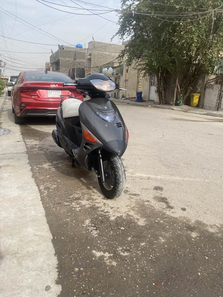 دراجة بانزين اسمها فكستار دراجة كلشي يشتغل بيها اشاير كلوبات كاوب بل صندوك دراجة عدادها 100 للتواصل الرقم *********** موجود واتس سعر350 وبيها مجال مكاني الشعب شارع المدارس
