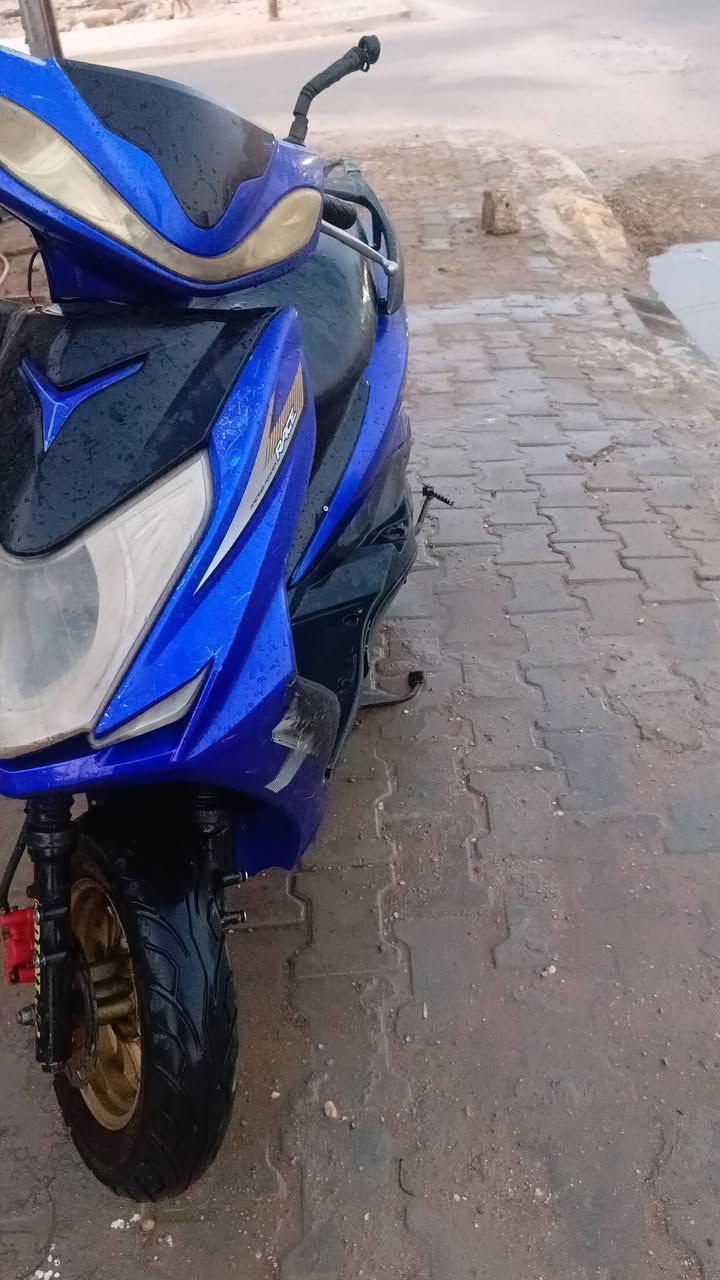 سلام عليكم دراجه سكنس ياباني  للبيع دراجه رادله تجفيت نضيفه كهربايات شغاله عوزه باتري🥰..... مكان كربلا الحر شارع طاقه...... سعر 350وبيه مجال  اي ستفسار واساب. 👈***********

