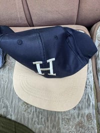 متوفر شلعة ٥٠٠٠ قطعة بسعر مناسب التفيده يتفضل خاص جديد بالجيس مامستخدم...