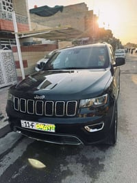 جيب موديل ٢٠١٧ سياره جديده ماشيه ١٠٠ الف كيلو بيها صبغات بس قماره وتكم...