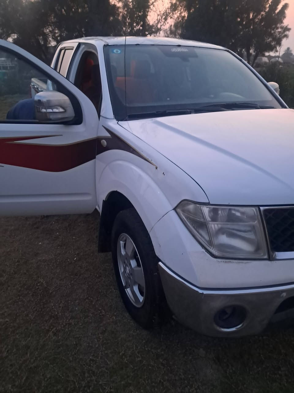 نيفاره موديل ٢٠١١
رقم بغداد كير اوتوماتيك 
محرك كير حدايه مكفوله 
السياره متجايه 
***********
