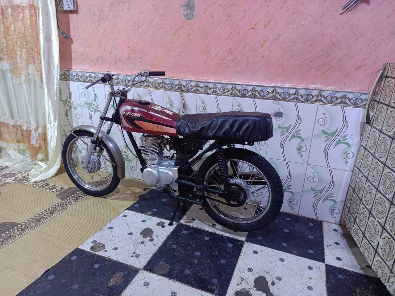 السلام عليكم دراجه للبيع نام ايراني ادوات مكاني بصره القبله سعر الدراجه 350 وبيها مجال ***********
