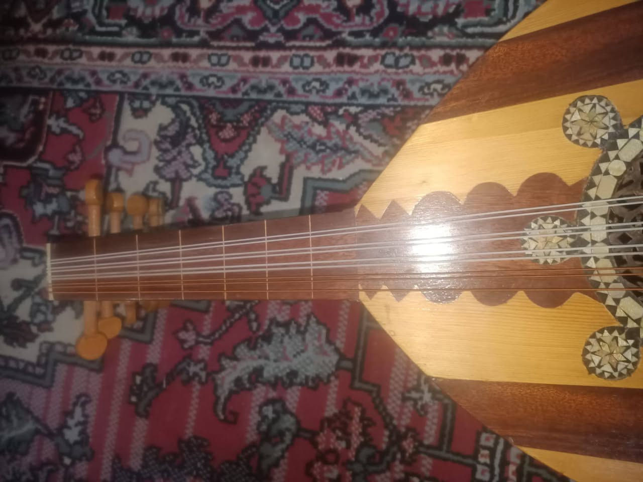 عود قديم للبيع متحافظ عليه جداً ذي ما واضح في الصور 
للجادين فقط التواصل خاص


**إذا كنت صاحب هذا الإعلان وتريد حذفه لأي سبب، رجاءا أرسل رسالة إلى الدعم الفني**