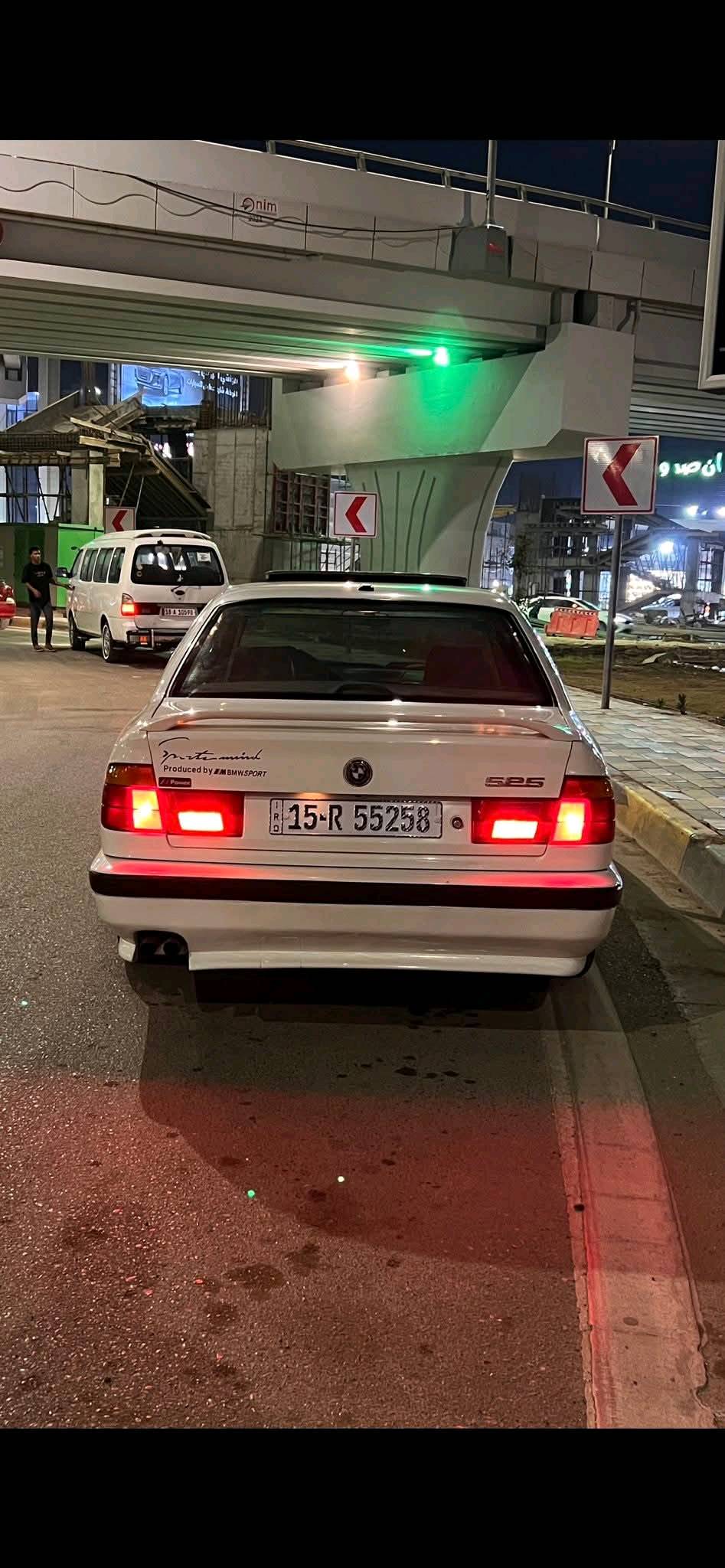 السلام عليكم 

 بي ام 525 فانوس موديل 1991 للبيع او مراوس وارد امريكي حادث جاملغ امامي فقط صبغ عام جماليه السياره احلى من الصور بهواي
كير محرك مكفولات
السياره فول مواصفات
فتحه
بجم عريض
دعامياتm امامي خلفي
تلفون بلاد
كراسي كهرباء فول تحكم
تجاوي كهرباء
تدفئه كشنات
جام اربعه كهرباء
مري منفصل كهرباء
برده خلفيه كهرباء
دبل ايرباك
دمام صندوك اصلي
ويل خليه جديد اصلي
سنتر لوك
جام كهرباء 4
لايت زنون عالي
شاشه كامره دواره امامي خلفي
كهربائيات شغاله بيها ملاحظات كلش بسيطه 
وباب عكس السايق يراد فقط كيلون 
والجام الخلفي عكس السايق ما ينزل تصليحه بسيط 
تبريد منضومه جديده كامله بس بنهاية الصيف الكمبريسر صار بي صوت
السياره جاهزه صدر بي ملاحضات بسيطه بل امامي الخلفي جديد
رقم انبار دولي الجديد  تحويل ثاني يوم مشروع وطني السعر 75 وبيها مجال حك الجيه 
العنوان بغداد الدوره 
***********
