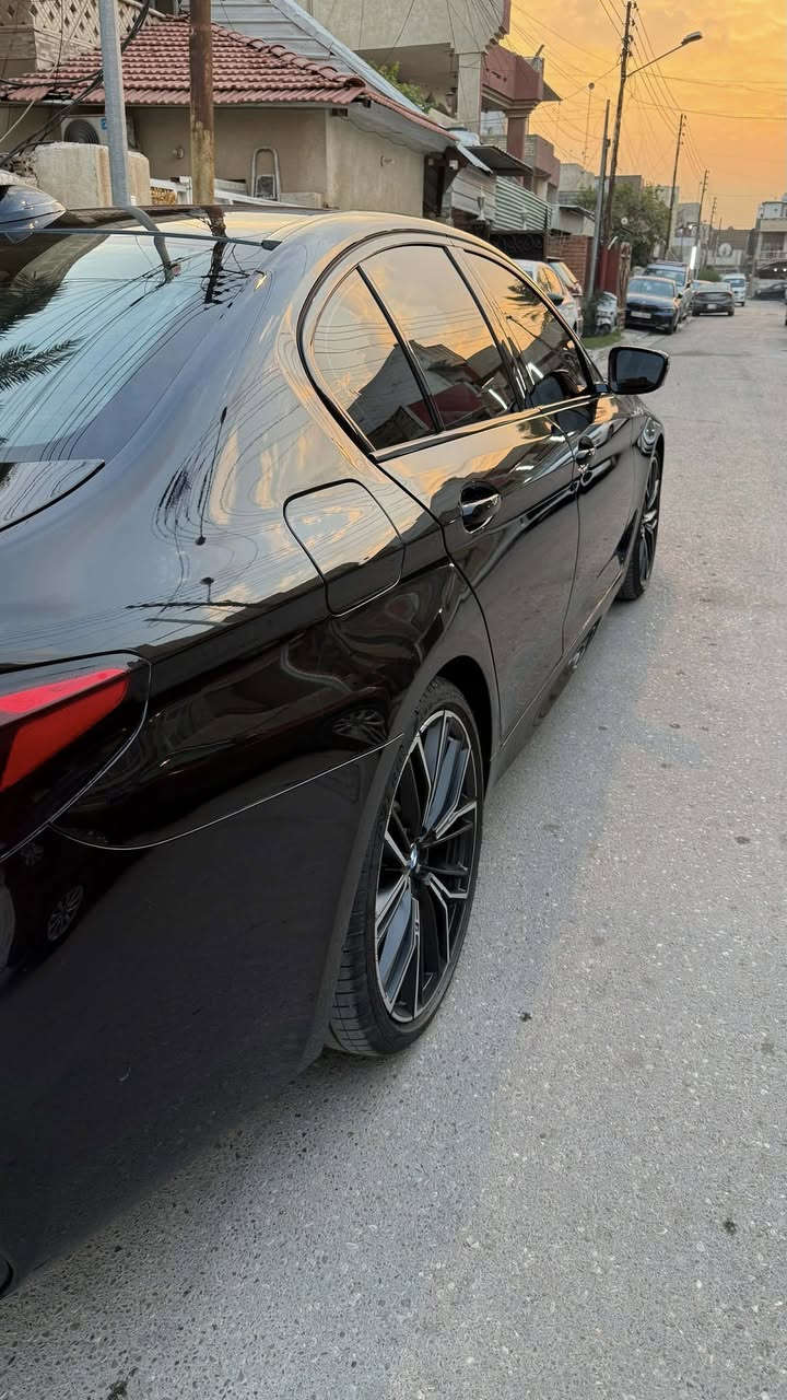 السلام عليكم للبيع ‼️ BMW  M 550 i
حجم المحرك : 4,4 V8 تون تيربو530H power 

الضرر : ‼️ بدون السيارة كلين تايتل 
المواصفات فول 1/1
السعر : 60 الف دولار$ وبيها مجال 
 السيارة رقم اربيل وعليها كتاب تضليل السيارة جديدة جدا وماشية قليل 18 الف مايل  فقط والسيارة عليها تغليف ppf ضمان ١٠ سنوات السيارة بحالة الوكالة  موبايل : ***********
