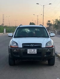 توسان 2009 خليجي مكفوله من الصبغ بسمي رقم بغداد انكليزي مكينه 2000 دوش...