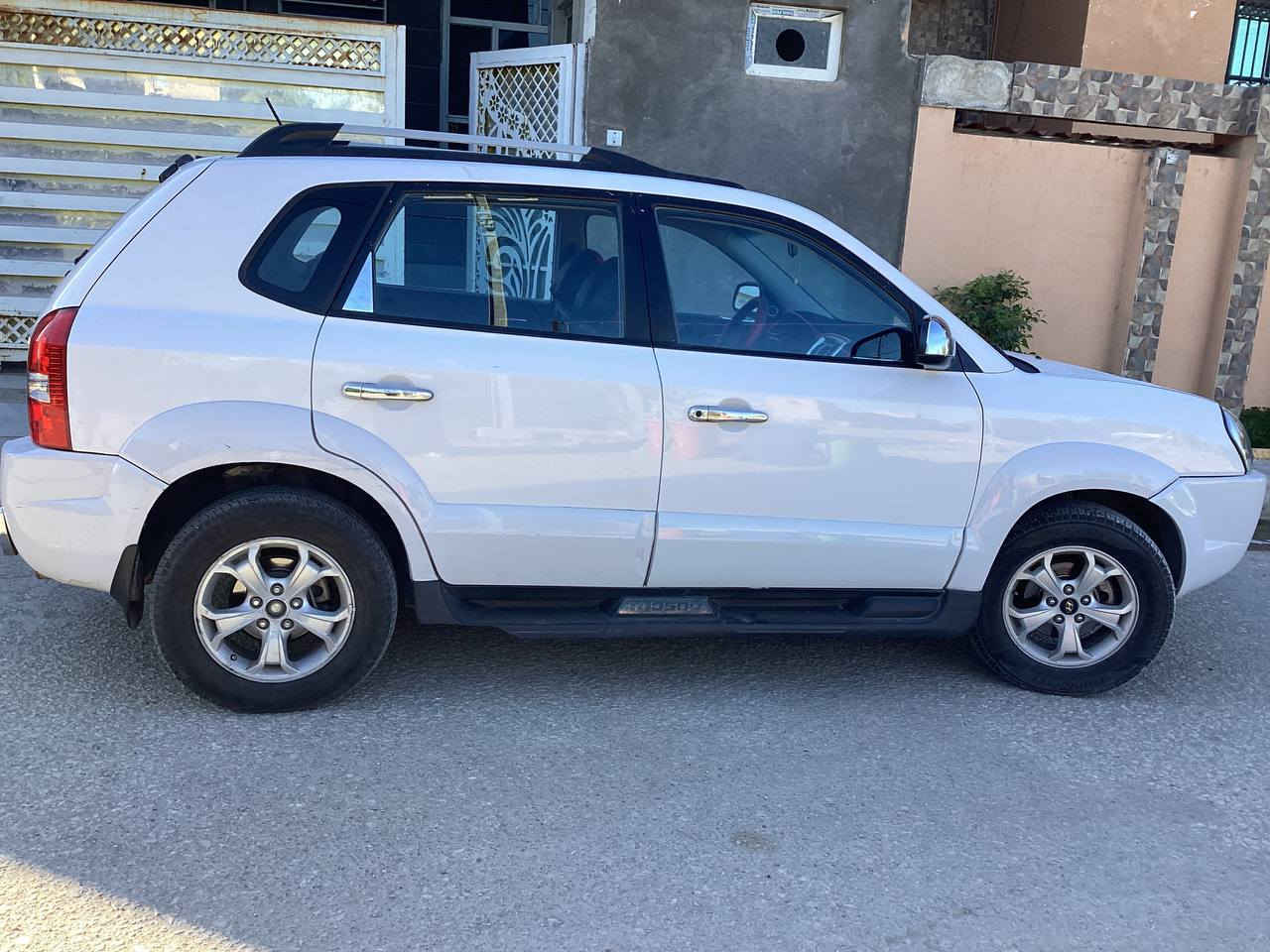 السلام عليكم
للبيع توسان خليجي ٢٠٠٩ رقم بغداد 
السونار موجود مع الصور 
السعر ١١٥ ورقه وبيه مجال قليل 
للاستفسار رقم ***********
