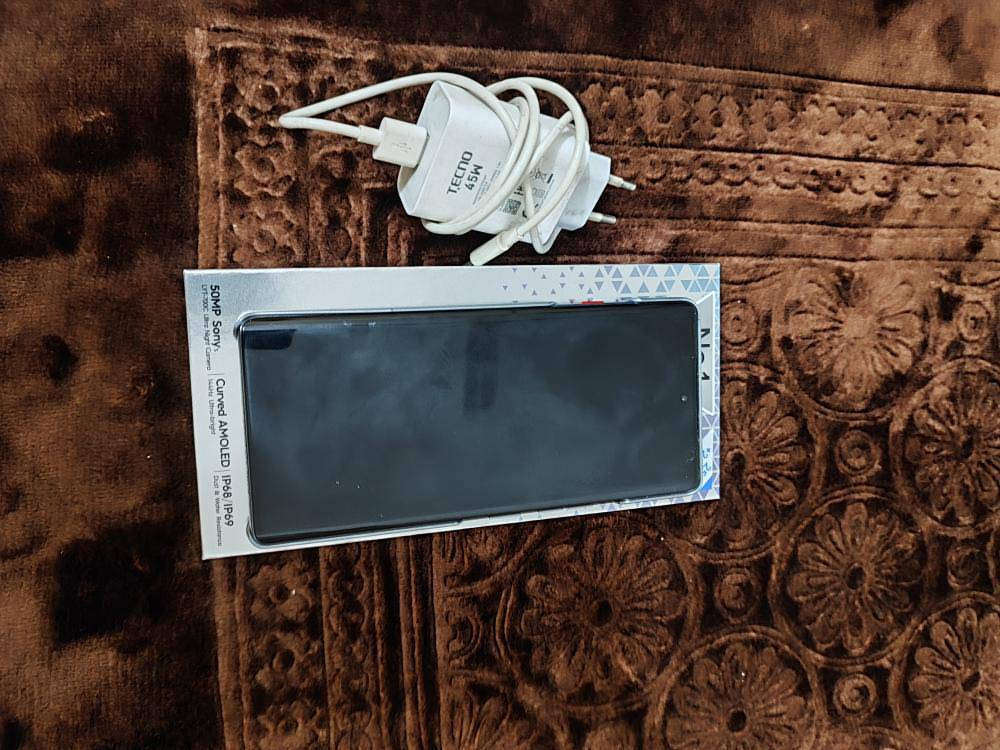 سلام عليكم حبايب قلبي
غني عن التعريف تكنو كامون برو اربعين فايف جي 
الجهاز مثل ما تشوفون نضافته ١٠٠ بالميه ما بي اي خدش 
او زلق قبل شهرين اشتريته اني 
اريد اراوسه بأيفون ١٣ عادي مع فرق 
الجهاز بطاريته ٥٠٠٠ يعني احلم يخلص شحن
بالبوبجي معروف السلاسه مالته ٩٠حقيقه 
الكامرات كلشي شغال 
مع غراضه الكامله 
مكاني بغداد البلديات


**إذا كنت صاحب هذا الإعلان وتريد حذفه لأي سبب، رجاءا أرسل رسالة إلى الدعم الفني**