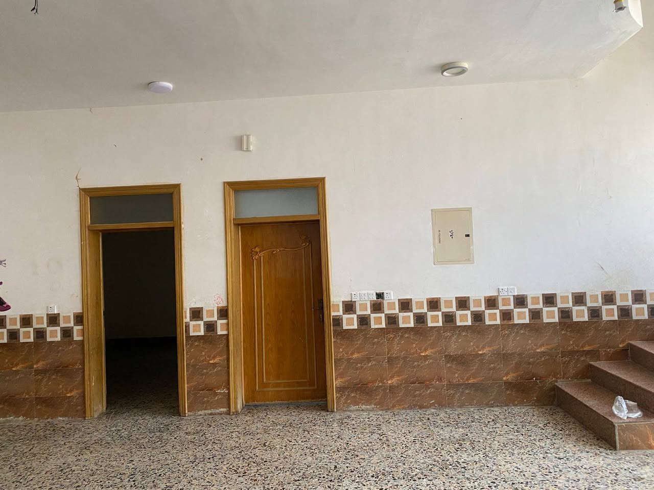 اجار اجار بيت كبير 
....كربلاء نهايت شارع المدرسي قرب شارع ابو مهدي المهندس
بي 2 غرف. استقبال  وصاله ومطبخ  كراج  جبير
مساحه(( 200متر ))
اجار((400الف))
‏‪***********‬‏
@إشارة
