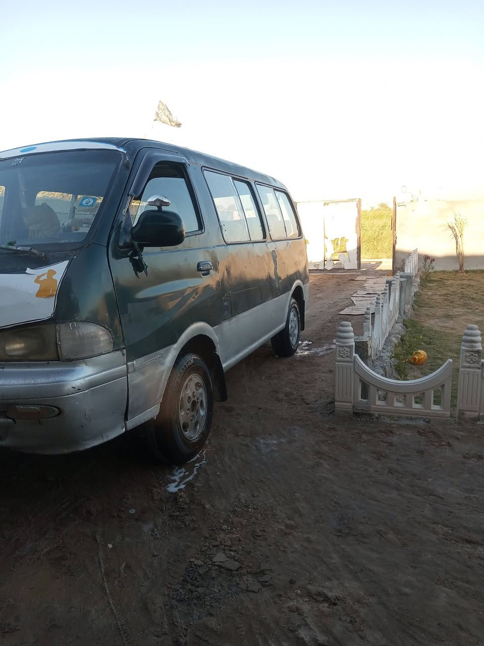 سلام عليكم سياره للبيع موديل 96مكينه بيه تبخير شويه بس ماتنكص كهربائيات شغاله مكاني واسط عزيزيه سعر 28وبيه مجال ***********
