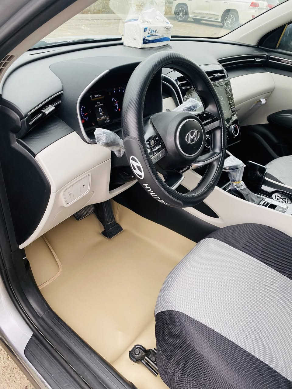 السلام عليكم 
توسان 2022 SEL وارد امريكي رقم اربيل انكليزي  حادثها جاملغ ايسر مبدل موضح بالصور و بيها بارد بالجاملغ الخلفي و حافة البنيد و شي بسيط بحافة الباب  ايرباك ستيرن فقط طاك والباقي كلة سليم 
السيارة ماشية  65 ميل  جاهزة بدون نقص كير محرك كفالة صدر جديد تبريد ثلج 
مواصفات السيارة : 
محرك 2500
3 انظمة قيادة نورمل-سمارت-سبورت 
بصمة تشغيل و ابواب
كشن السايق كهرباء
تدفئة بالكشنات
قيادة ذاتية 
لدات امامي خلفي
شاشة كار بلي
كاميرا خلفية
ترحيب عند الاقتراب 
مدخل شاحن امامي 2 وخلفي 2
رادارات امامي خلفي جانبي
تبريد قطعتين
هاند بريك بصمة 
نظام اطفاء ذاتي
نظام اوتو هولد 
تشغيل عن بعد 
نظام نزول منحدرات
تحكمات ستيرن كاملة
درايف مود
و باقي التفاصيل معروفة و كلشي واضح بالصور
السعر  175 ورقة و بيها مجال  
مكان السيارة : بغداد الدورة
للأستفسار : ***********
