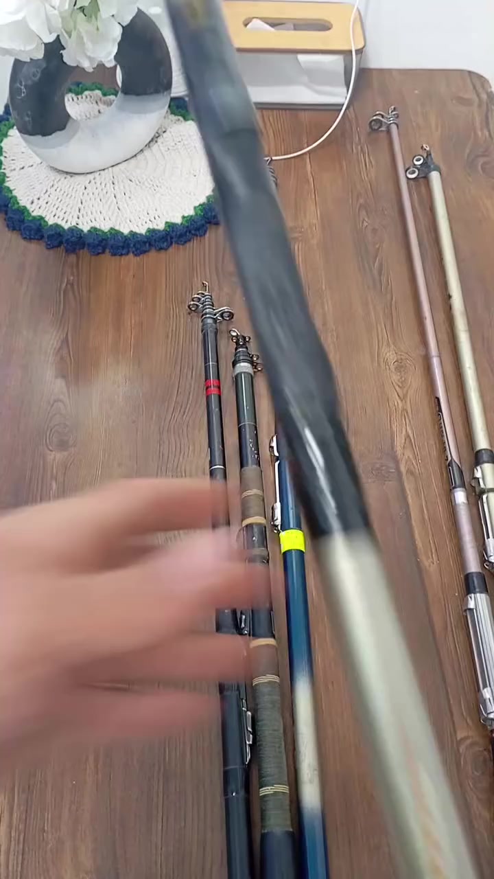 اعواد 6 قطع مختلفه القياسات كل التفاصيل داخل المقطع وكلشي واضح 
سعر الدايوه 15
سعر العود البقيه عله 10 
توصيل موجود 
*********** واتساب
