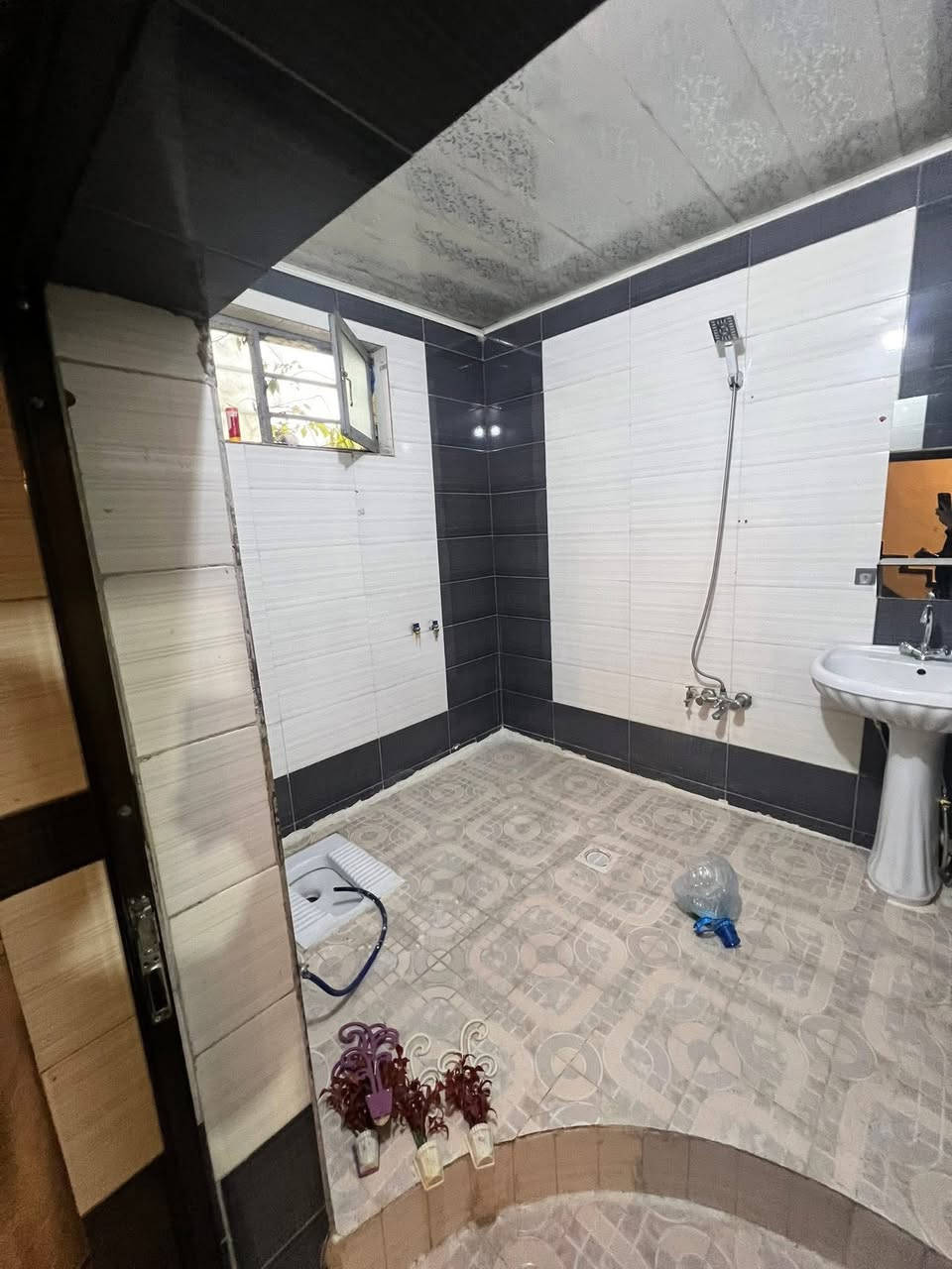 للايجار في السيديه
بيت طابق اول مساحه 100 م معزول

يحتوي ع غرفتين نوم وصاله مفتوحه ع مطبخ وخدمات

+سطح وبلكونه

ب650 الف ( قفل)

الموقع مربع الاقتصاديين شارع 15 م 
قرب التجاري

للاستفسار
***********
واتساب
