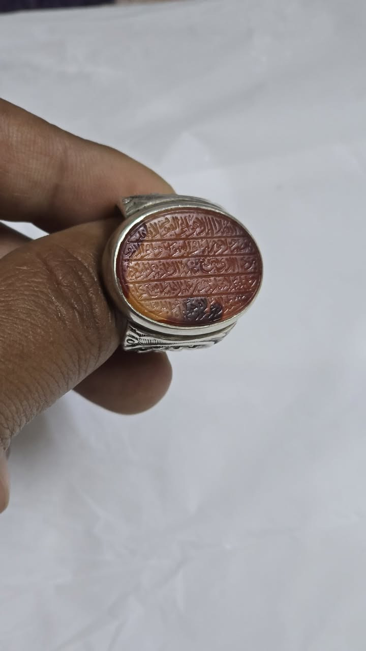 ⋆˙⟡🌜
اللهم اجعلني ممن أطاعك فأحببتـه 

وتوكـــــل عليك فكفيته وأستغفرك

فغفرت له وسألك فأعطيـــــــــــته 

واسـتـجــــــــــــــــــار بك فأجرته

خاتم متوج بل عقيق اليماني 🌛⟡˙⋆.    كتب عليه ايه الكرسي خط قديم حجر قدي 

صياغه المبدع نبيل الجيزاني 

مكاني بغداد الحبيبيه 

***********
