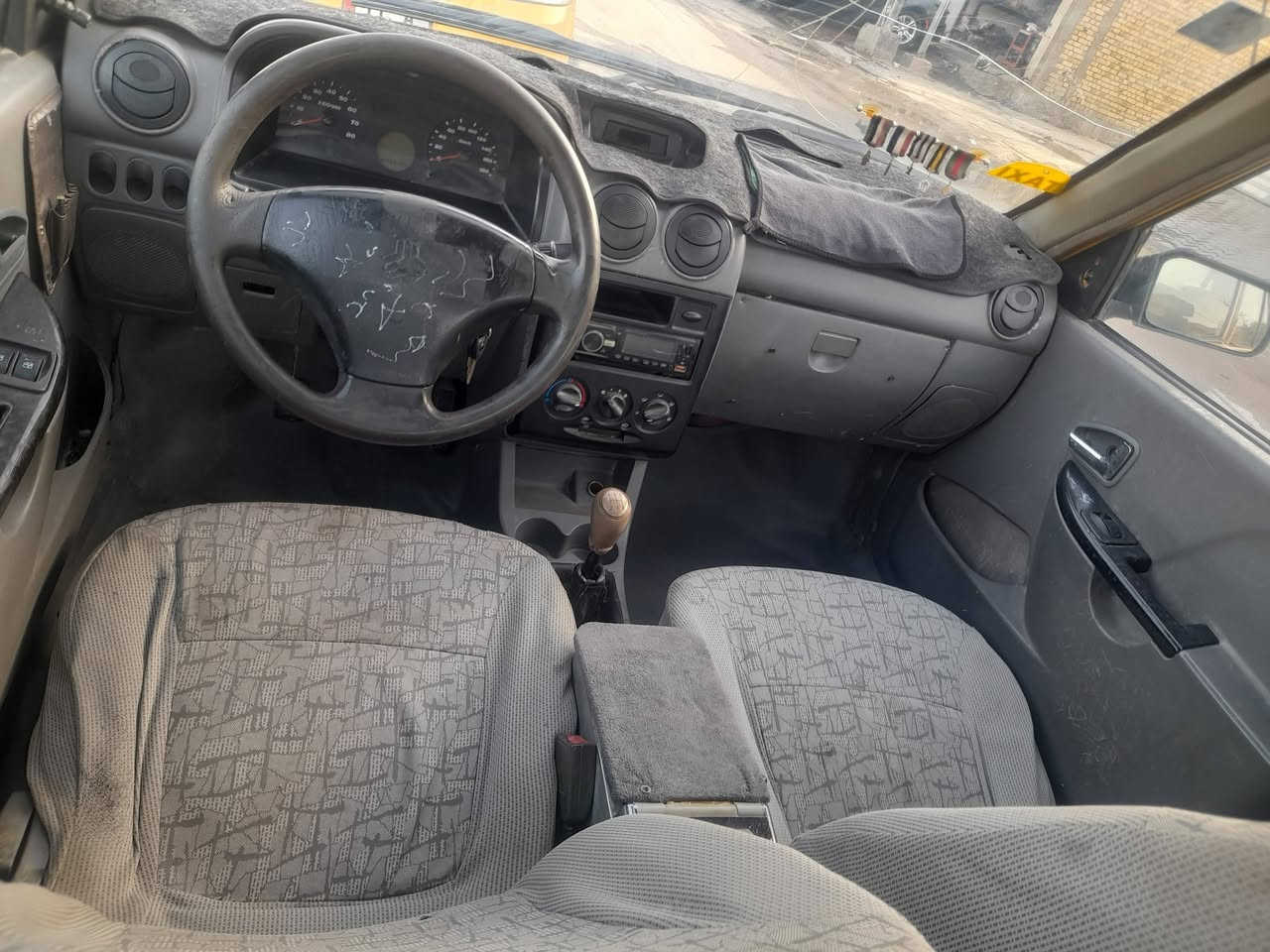 السلام عليكم سايبه  للبيع مديل 12 مصفره هيئه وغرامات رقم واسط سنويه لل29  مكينه كير خير من الله تخم تاير جديد شراي اتصل*********** مكاني واسط السعر 23 وبيها مجال بسيط مستعجل
