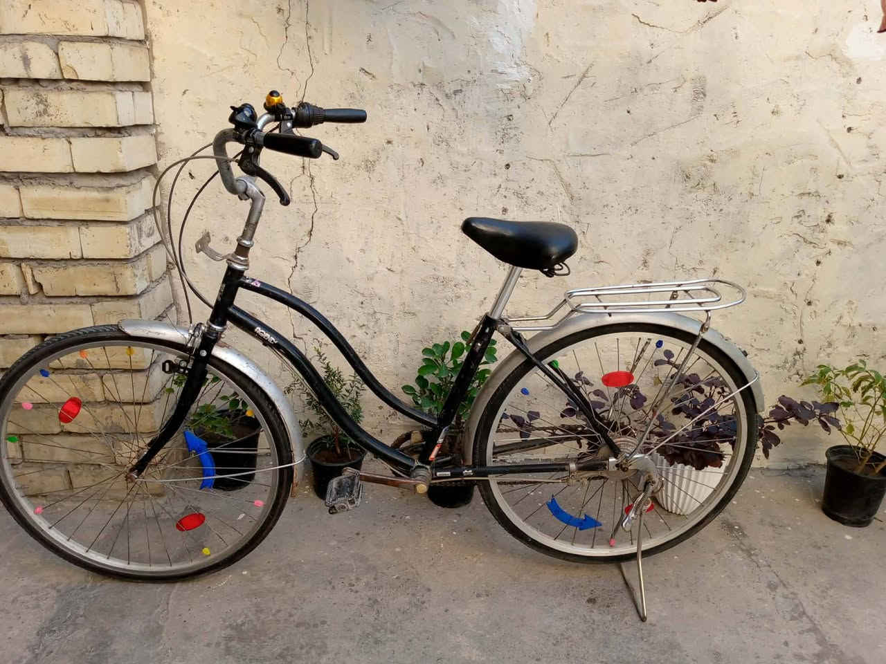 بايسكل هوبايسل بناتي حجم 17 نضيف وجديد مابي اي شي السعر 75 وبي مجال


**إذا كنت صاحب هذا الإعلان وتريد حذفه لأي سبب، رجاءا أرسل رسالة إلى الدعم الفني**