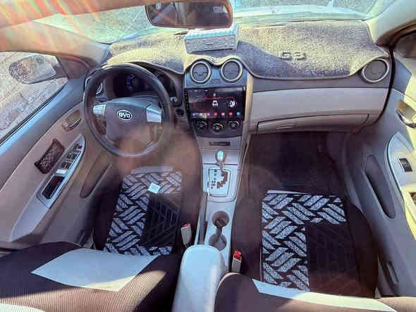 ‏سياره BYD موديل  2014🔵رقم دولي سنويه الى 2029 وشرط التحويل 
‏🔴  بصمه  
‏🟢محرك كير فول تومتيك 
‏🔴تحكمات استرين 
‏🔵فتحه سلايت
‏🟢لايت زنول
‏🟤مسجل شاشه سستم سماعات
‏السعر 45 وبيه مجال ***********
‏
‏
