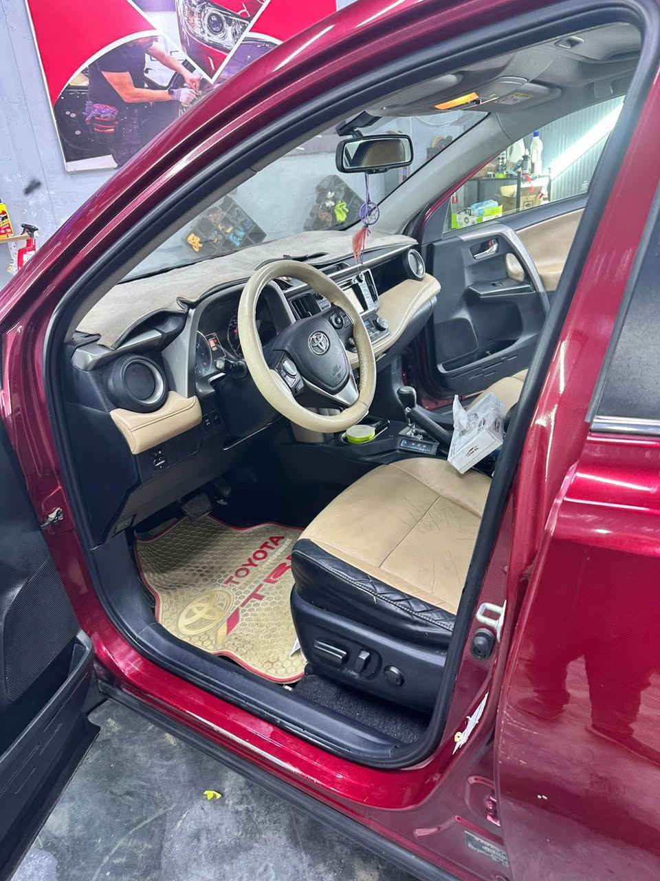 السلام عليكم راف فور 2018 فور ويل وكالة ساز كفاله عامه من الصبغ والتبديل والبارد بيها ملاحظات بسيطه رصعات   فول مواصفات فتحه كشنات جلد وكهرباء كشن  صدر كير مكينه تبريد نضيف سياره نضيفه ماشيه 200 الف كيلو رقم بغداد مكاني بغداد السعر 205 وبيها مجال وكلشي اكو بالسوك والله يسهل على الجميع 
***********
