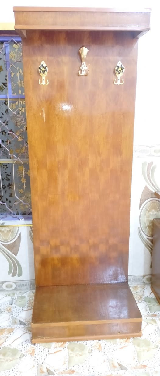 مكان نجف / ***********
غرفه صاج عراقي ام 6 باب طابقين شرط النظافه والقوه (تزكام) درجه اولى شرط خشب قوي مع الدوشك السعر 400 بيه مجال
