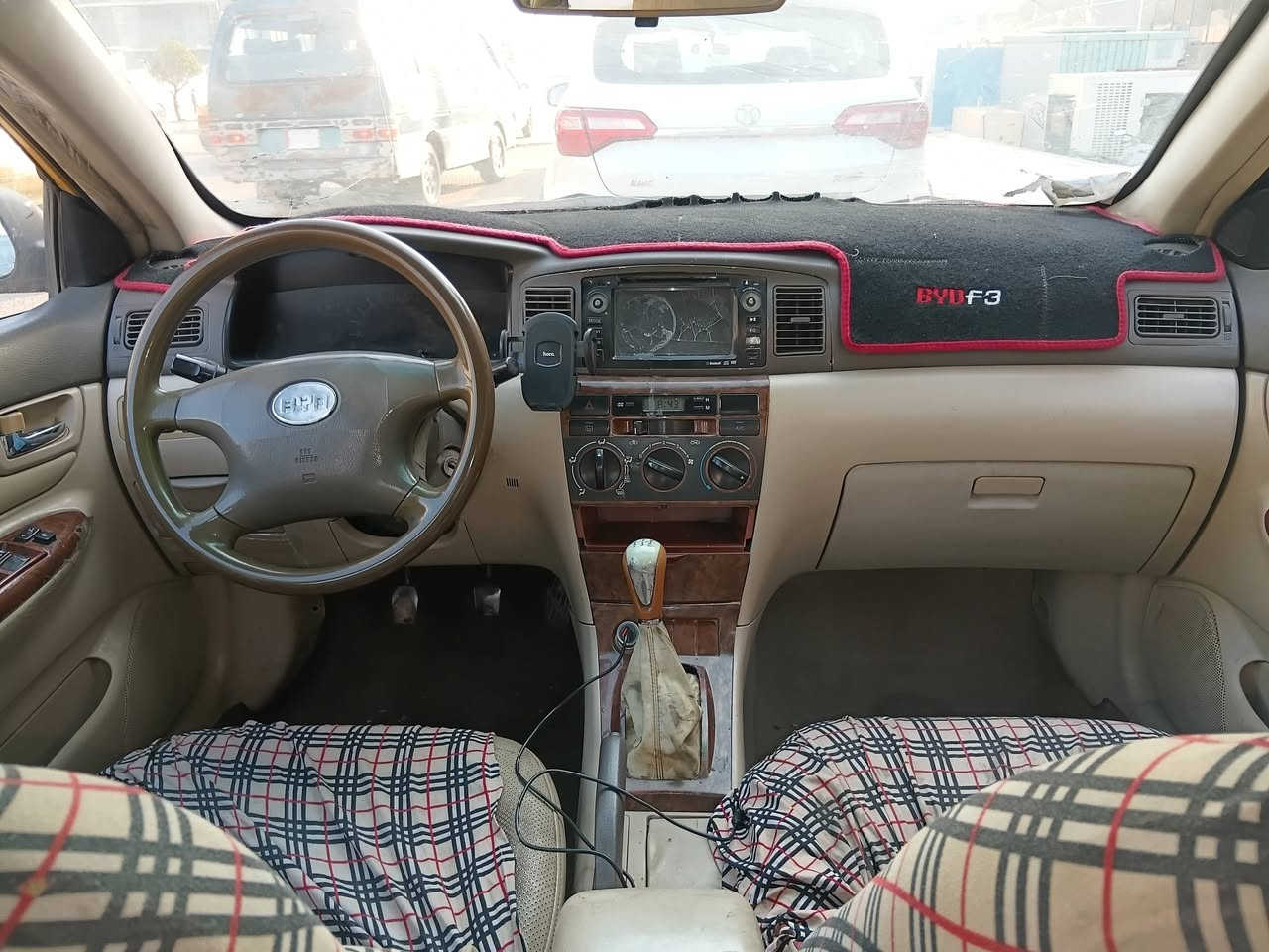 سلام عليكم بي واي دي f3  / 2011 مكفوله من الضربه   بيهه صبغ فقط جاملغ خلفي اهلالاات الخلفيه كير وكلج جديد  المكينه  لانسر  بيهه تبخير  كهربائيات كامله تخم تايرات جدد مع ويل جدد / مري تحكم لايت زنون تبريد ثلج رقم جديد سنويه لغايه ٢٠٢٧ داخله هزه هيئه مصفره وبسمي.   السعر ٤٥     / *********** العنوان الراشديه قرب مرور الحسينية
