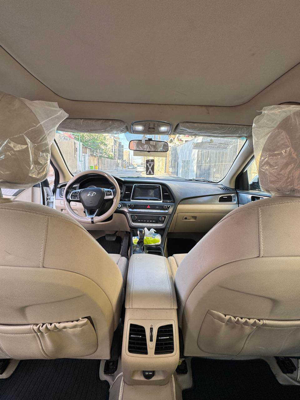 هونداي سوناتا 2019 خليجية فول مواصفات
قمارة بانوراما
بصمة تشغيل
مرايات جانبية شفط مع إشارة ترحيب عند الاقتراب من السيارة
يدات الأبواب كروم
ويل كب
حساسات
جنطة مميزة
كشنات مخمل لون عسلي
لايت عدسة LED + بروجكتر أمامي
إنارة ليد
رقم اربيل سنوية منتهية (بأسم الشركة)
الممشى (150الف كيلو)
" الحالة:
صبغ قطعتين (حادث بسيط بالجاملغ الأمامي جهة السائق + حافة البنيد + قاعدة الجاملغ من الداخل بيه تصليح
بسيط).
السعر 157(بي مجال)
*********** الزبير, البصرة
