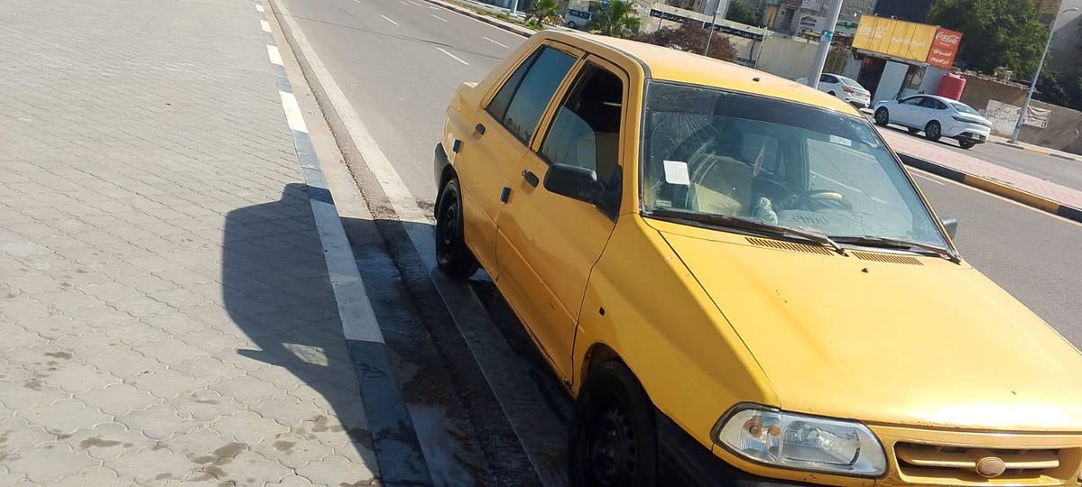 اخوي موديل 2015 نظيفه تبريد يشتغل حداديه جديده تايرات جدد راعيها موجود في السياره عليها هيئه وغرامات 400,000 على اللي يشتري سنوته جديده نهايه 27 سياره جاهزه مناقصه شيءالسعر 23وبيها مجال قليل /***********
