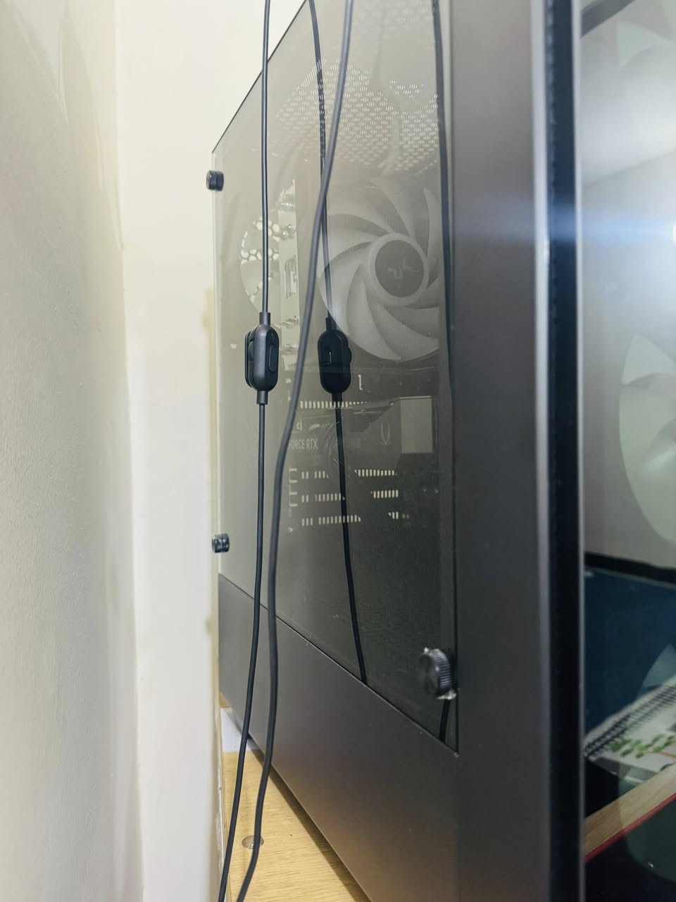 السلام عليكم تجميعة واي فاي للبيع كيس فقط نظيفة جداً استخدام 6 الى 7 مرة فقط مدة الاستخدام مو اكثر من 30 ساعة فقط .. تاريخ الشراء يوم 12-12 من مكتب مصطفى الخليفة 
المواصفات : 

‏Ci5 12400F
‏Fan cpu ag400 DEEPCOOL  
‏Z790 S WIFI GIGABYTE 
‏RAM 32G ADDLINK DDR4 3600 RGB
‏P750W DARKFLASH BRONZ 
‏RTX 5060 ZOTAC 8G 
‏Ssd 1tb NVME GIGABYTE m.2 gen4
‏CASE SAMA 3fan

مع ماوس ريد دراكون
مع كيبورد ميكانيكي
نظيفة جداً جديدة بمعنى الكلمة كراتين كل القطع موجودة 
سبب البيع التحويل الى ماك بوك 
السعر 1100 قفل  بدون عملة.. جوه الجديد بـ 250 الف 

الشاشة هم للبيع 
كيكا بايت M27Q 2k ips 170 hz مستخدمة اقل من شهر نظيفة جداً … سعرهه 220 الف قبل ( جوة الجديد ب100 الف ) 

العنوان بغداد السيدية 
***********
