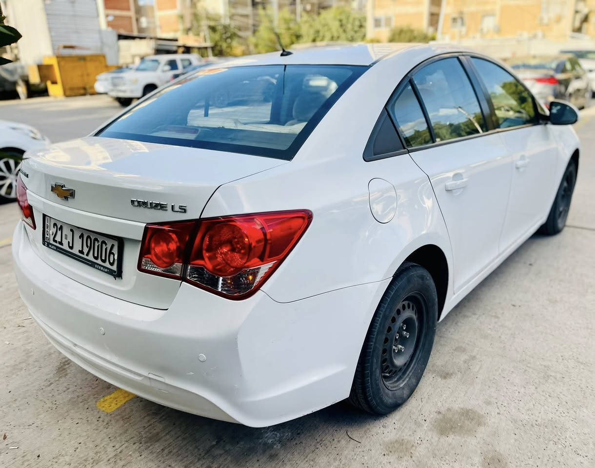 سلام عليكم       مكفووول
سلام عليكم عندي شوفر كروز للبيع خليجي موديل 2013 
مواصفات 
شاشه كبيره تاب   كامره خلفي   حساسات خلفي 
مكينه 1800 مرغوب بانزين عادي 
تبريد ممتاز جدا     كشافات امامي  
سياره مكفوله بشرط حته دعاميات مكفول  جديده جدا
 
             مكان سياره بغداد كراده مريم 
        هاتف  ‭0 770 409 1344‬                    سعر 89
