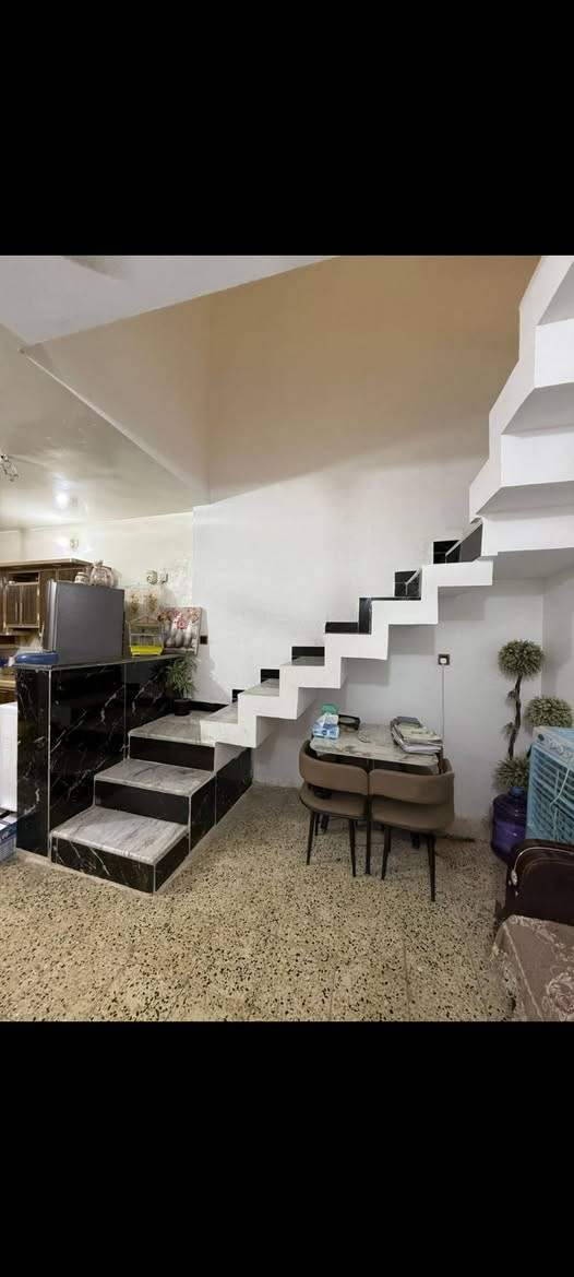 دار للبيع  المساحة ١٢٠م طابو صرف منطقة الشعب الصحة فرع علوة السمك قريب على كل شيء  مسلح طابقين ومدخلين بيه غرفتين نوم وكراج كبير للاستفسار الاتصال على ***********6
