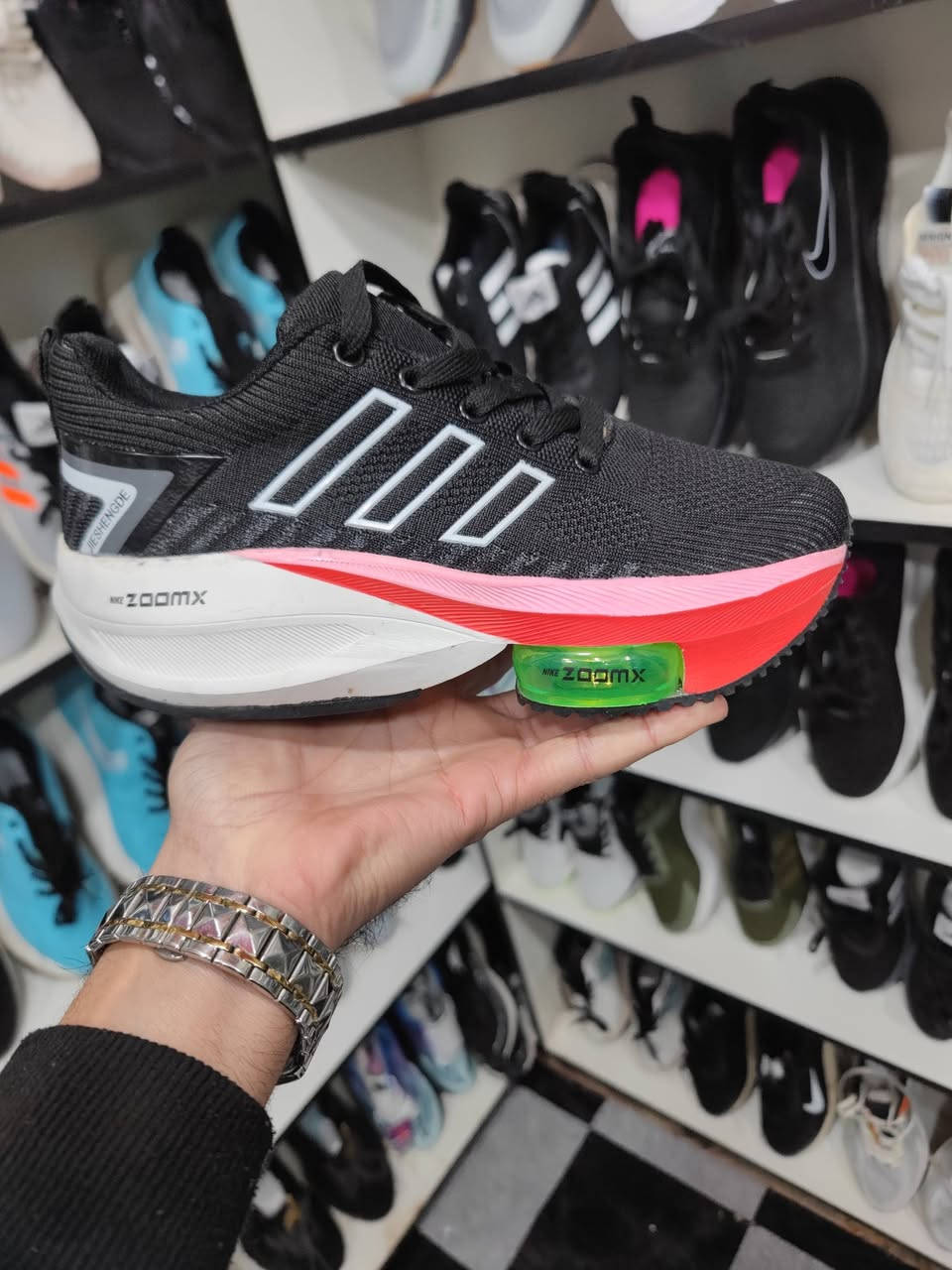 السلام عليكم على بركة الله
متوفر احذيه بالة جديد غير ملبوس الوزن ريشه
متوفر جميع القياسات من 40 الى 47
العنوان بابل الحصوة عمارة البركة 
سعر القطعه فقط 13 قطعتين 25 وبيها مجال للطيبين 
***********
