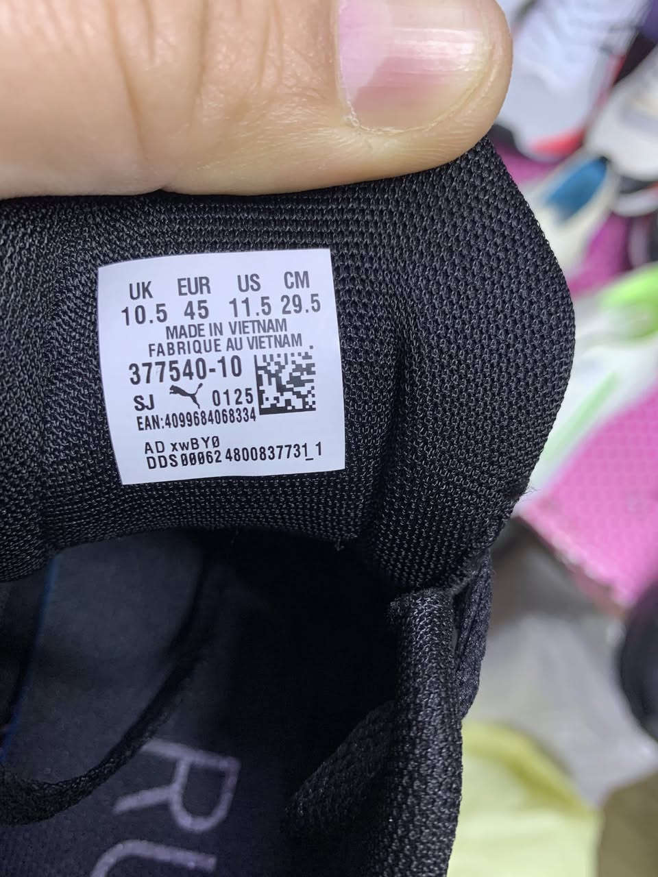 حذاء رياضي فيتنامي اصلي باله نضافه 100/100 علفحص قياس 45 طول قدم 29 ونص السعر 30الف يوجد توصيل جميع المحافظات ***********
