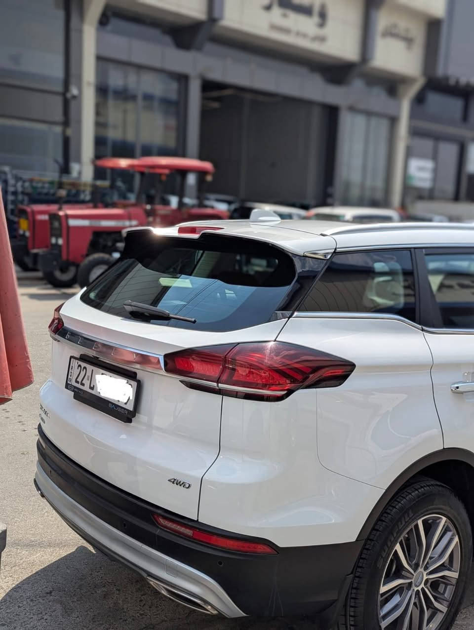 geely azkarra 2023 hybrid 48V
 جیلی ئەزکارا مۆدێل 2023 فول
***********
 مواسەفات (Luxury)، زۆر خاوێن و بێ کێشەیە. ئۆتۆمبێلەکە سیستەمی فۆڕ وێڵ درایڤە 4WD زۆر بەهێز و لە هەمان کاتدا ئێجگار کەم مەسرەفە لە بەنزیندا.
​ گرنگترین مواسەفاتەکانی:
​بزوێنەر: 1.5L لەگەڵ سیستەمی کارەبایی 48V EMS و کێشی زۆر بەهێز و نه رم
​ کیلۆمەتر ٦٨ کم ڕۆیشتوو
​ مواسەفاتی ناوەوە و دەرەوە (LUXURY) 
​پانۆرامای گەورە 
​کوشنی جلد کوشنی کارەبایی.
​شاشەی گەورەی حەجم 12.3 ئینج بەرزترین کوالێتی HD
​کامێرای 360 پلە بینینی چواردەوری ئۆتۆمبێلەکە بە شێوازی 3D
​لایتەکانی پێشەوە و دواوە بە تەواوی LED هۆشمەند
​سندوقی دواوە کارەبایی 
​سیستەمی ڕادار 
​شەحن وایەرلێس (بێ تەل) بۆ مۆبایل 
ته نها يه ك شوينی بچوك pdr ی هه يه سعر ١٣٨ و مجال 
 0750/ 754 8998
واتس اب و كورك
سياره كه له هه وليره

للبيع جيلي أزكارا 2023 فل مواصفات (Luxury) هايبرد
​السلام عليكم شباب، عندي سيارة جيلي أزكارا Geely Azkarra موديل 2023 حيييل نظيفة وبدون أي مشاكل.
​الماشية العداد 68 الف كيلومتر بس
​الدفع: فور ويل درايف 4WD
​المحرك والمنتور
​المحرك: 1.5L  ويا سيستم كهربائي 48V EMS عزم كلش قوي واقتصادية جداً بصرف البنزين
​الكير: 7 نمر أوتوماتيك، تبديلاته كلش ناعمة وسريعة.
​ المواصفات الكاملة:
​بانوراما كاملة.
​كشنات جلد + كشن  كهرباء
​شاشة چبيرة حجم 12.3 إنج دقة عالية HD
​كاميرات 360 درجة رؤية محيطية 3D
​لايتات قدام وورا كلها LED ذكية.
​الصندوق الخلفي ينفتح كهرباء جك.
​رادار أمامي ونظام تحديد مسار.
​شاحن وايرليس (بدون واير) للموبايل.
​حالة السيارة:
​السيارة مكفولة من المصبوغ، بيها بس مكان واحد كلش صغير تعديل بارد (PDR) وبدون صبغ. سعر ١٣٨ ورقة بي مجال
​مكينة، كير، كهربائيات كلها بشرط الفحص.
​المكان  أربيل أربيل, العراق
