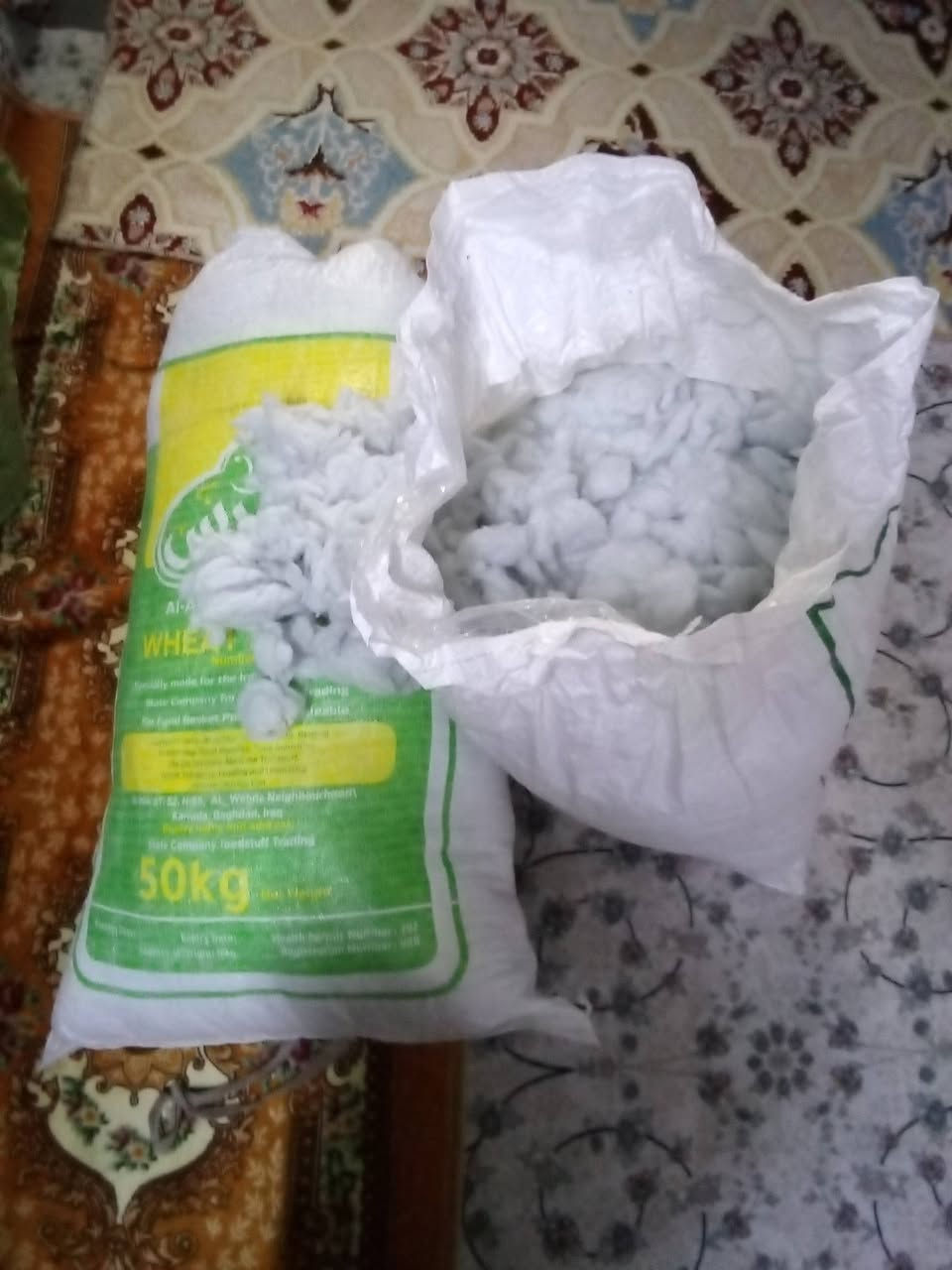 سلام عليكم قطن مستعمل قليل تسع كيلو كل كيلو ألف ونص تسع كيلو كلها 13 ونص للاستفسار  على الخاص او الاتصال على الرقم *********** أو ***********
