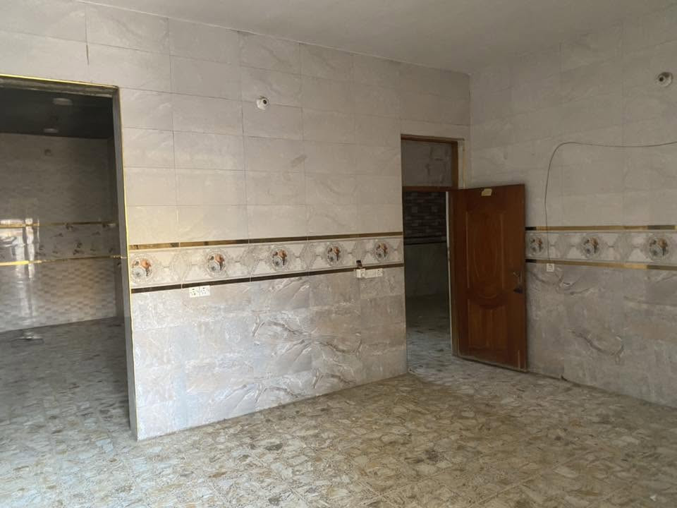 سلام عليكم بيت مساحه ٢٠٠متر لليجار اي ستفسار تصل على رقام ***********
