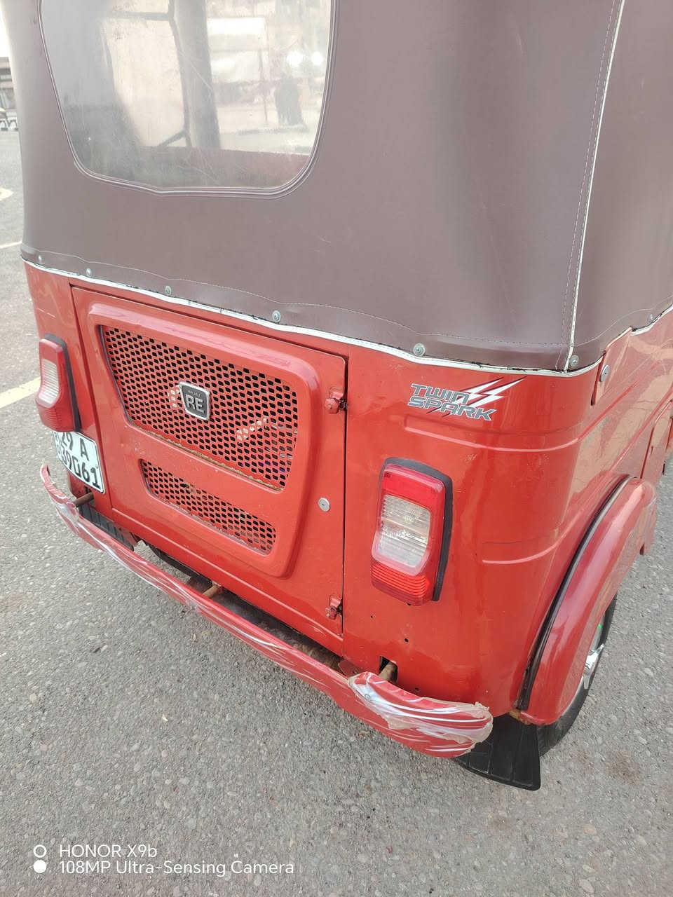 تكتك للبيع 22 مرقم  سنويه  ميسان مشروع وطني رقم كوت  مكينه بستم مبدل فقط كشره مكفوله بيها صدعات قليله  واظحات بل فيديو  شباب تكتك خير من الله مكينه ناعمه كشره حلوه  سعرها 8.600 وبيها مجال  ***********
