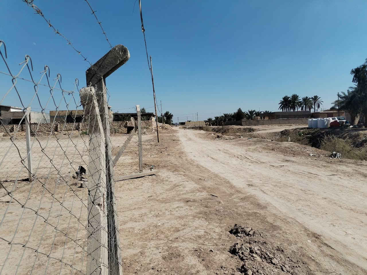 السلام. عليكم. قطعه. ١٢٥٠.متر.لبيع.قرب.جمعت.الحله.وجه.٥٠.نزال. الشارع. العام. ١٥٠.متر.. مكلف. بلنشر. ***********....***********
