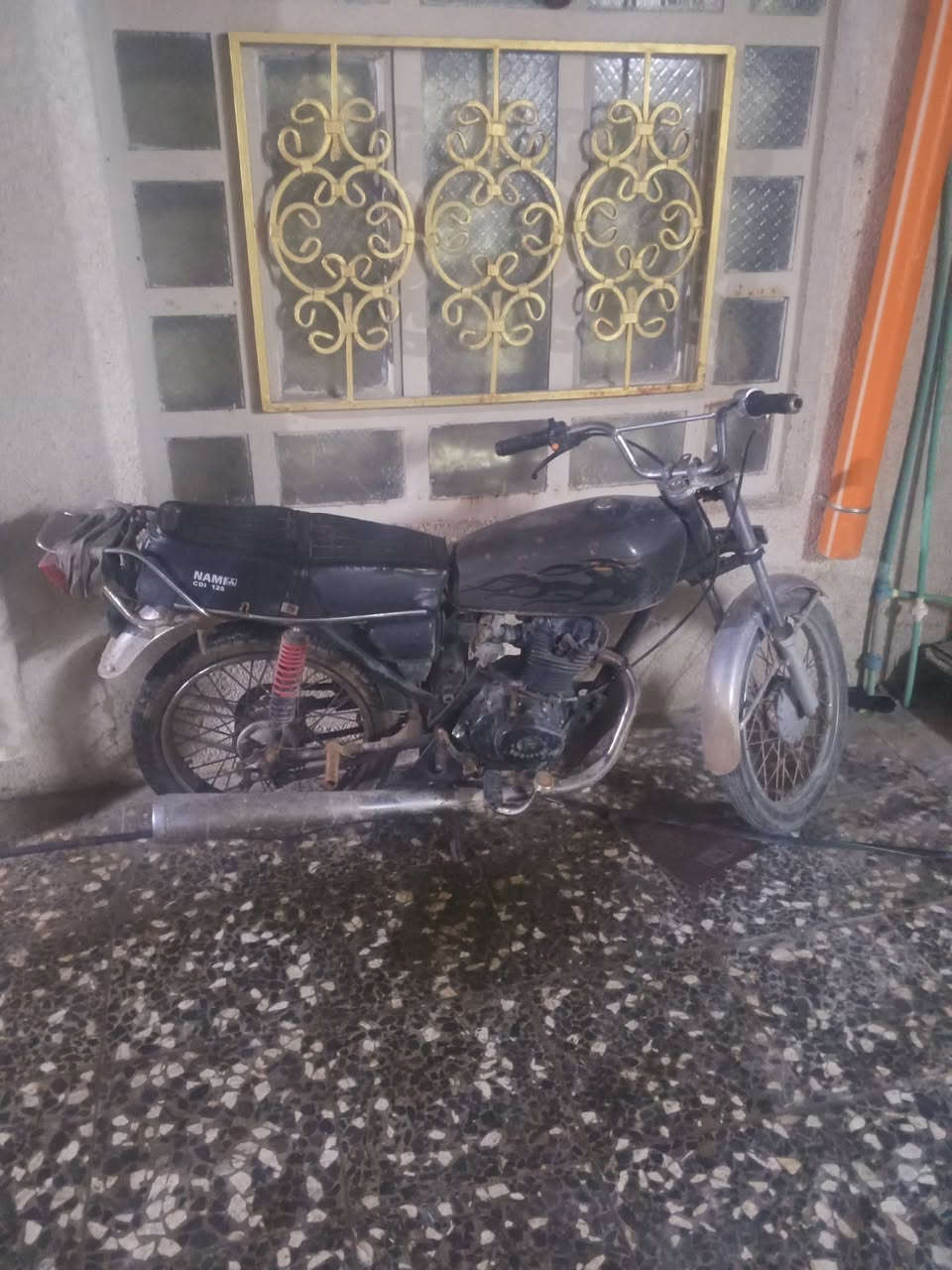 سلام عليكم دراجه لبيع كلك مكان بصره تنومه ***********
