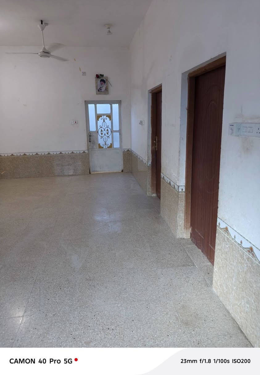 دار للبيع منطقه ابو صريفه نزلت ال بيده مساحه ٣٠٠طابو زراعي غرفتين وصاله جاهزات الباقي اساس حجر لبايب مالماي  جوا يصعد بدون ماطور كهرباء محوله بل باب للستفسار الاتصال ع هذا الرقم ***********
