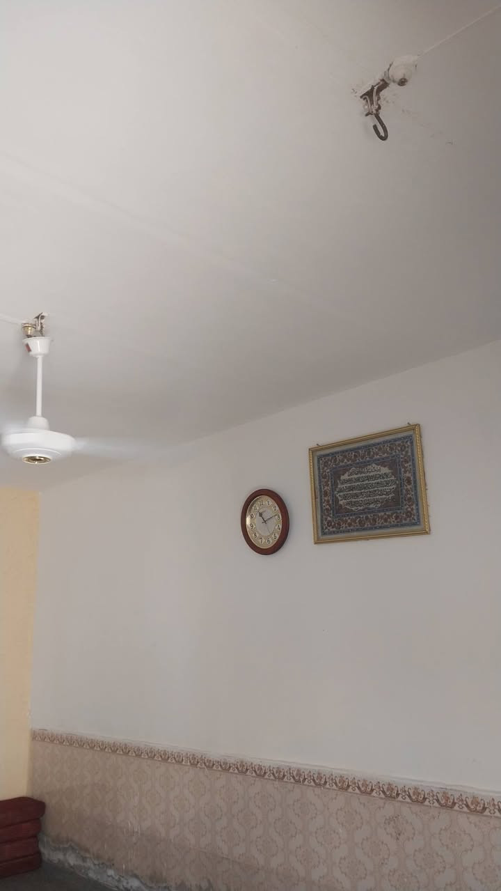 دار للبيع حي العسكري شارع الصب الاخير جاهز للسكن 
م 100الاستفسار ***********
