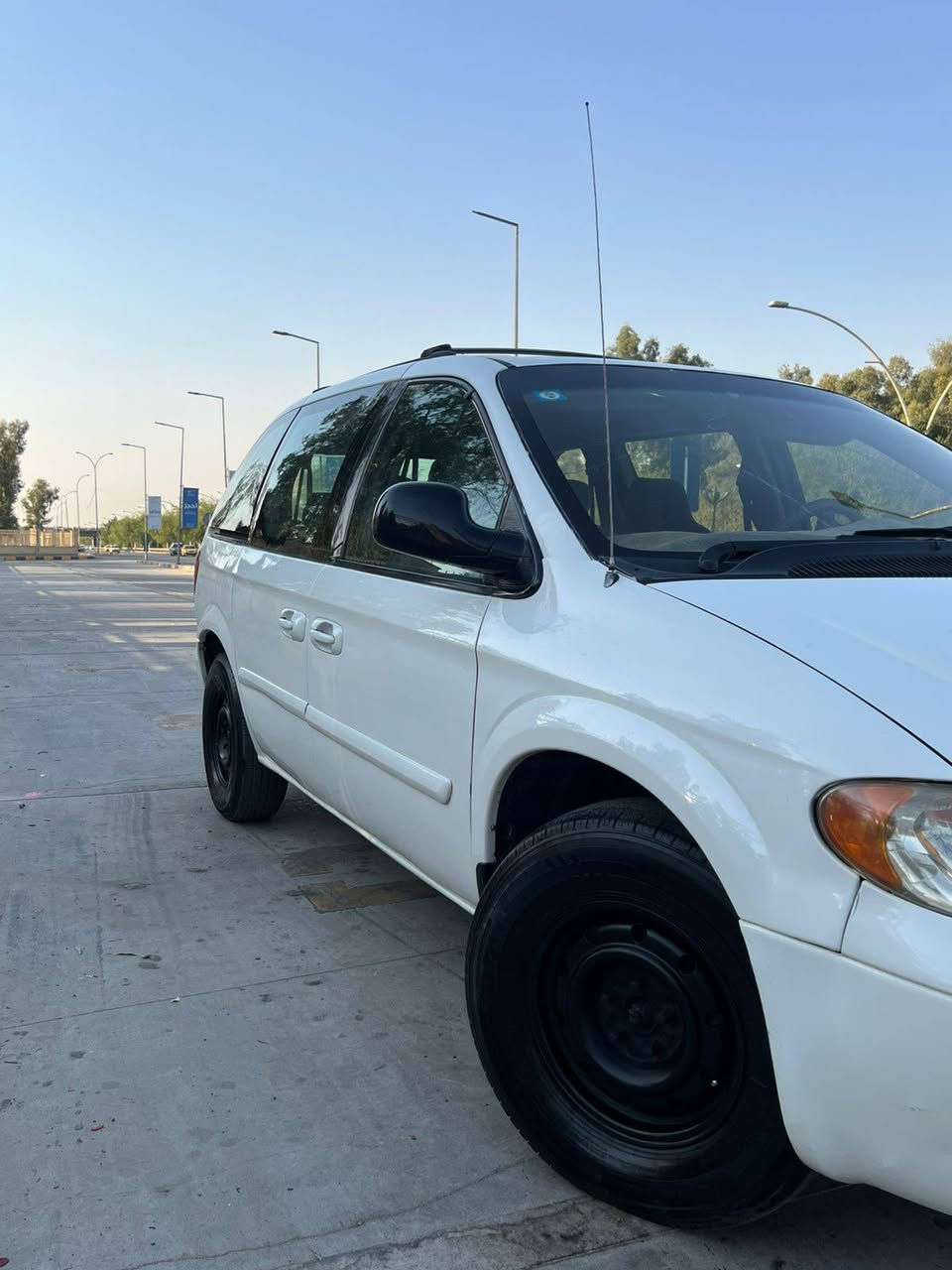 دوج كرفان 2004فول مواصفات 
تبريدشغال تدفئة شغالة 
شاشة كامرة 
صبغ حزام جمالية 
رقم بغداد جديد دولي 
كشنات سياحي 
للاتصال ***********
سعرها 75 موصل, نينوى
