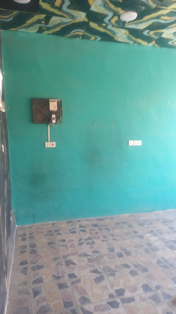 محل للايجار 4×5 طابق ثاني جام خانة كامل مكمل من كل النواحي العنوان مدينة الصدر حي طارق الوسط تيل 14 اجاره 225 للاستفسار ‏‪0774 647 0499‬‏
