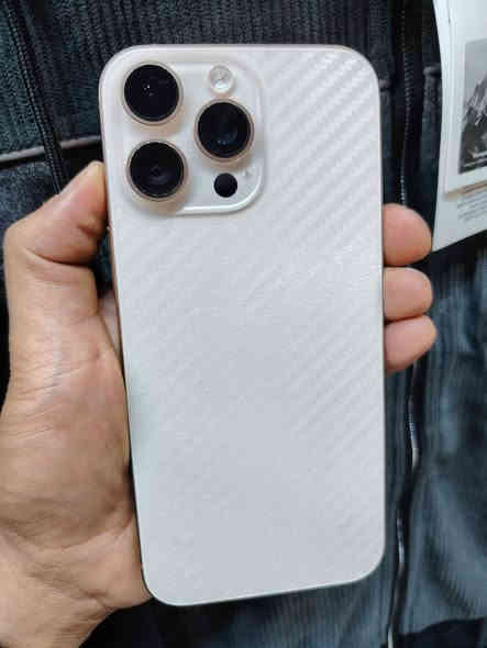 📱 للبيع: iPhone 16 Pro Max – 256GB – Desert Titanium – نسخة الشرق الأوسط (MYWJ3AE/A)
▫️ الحالة: نظيف جداً / مثل الجديد
▫️ السعة: 256GB
▫️ اللون: Desert Titanium (التيتانيوم الصحراوي) 
▫️تاريخ التصنيع تشرين الثاني 2024
▫️أول استخدام آذار 2025
▫️ البطارية: 98%
▫️تاريخ انتهاء الصلاحية 20 آذار 2026
▫️عدد الدورات 192

⭐ ملاحظات إضافية:
– ضمان جهاز سنتين من شركة ابل حقيقي
– لا يوجد أي عطل
– استخدام نظيف جداً
– ملحقات الجهاز كيبل الاصلي فقط  الـباكيت اثناء الـسفر ضاع مني

💰 السعر: (1400 الف مجال بسيط)

📍 (الرمادي الاسكان )

‭0783 882 2881‬ 📞 
⸻
