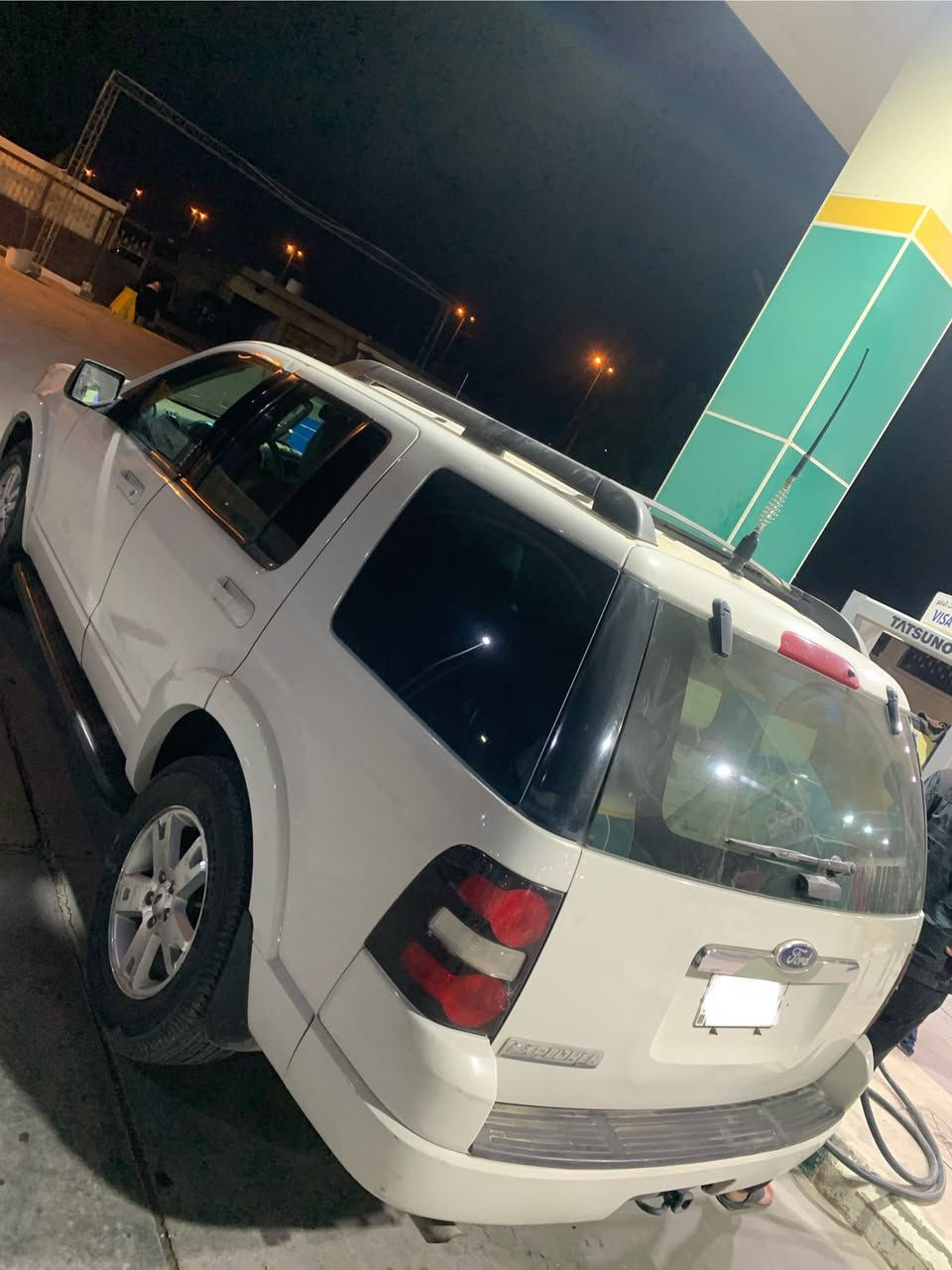 سلام عليكم فورد اكسبلور للبيع او مراوس موديل 2010 السياره جديده فول واحد عله واحد لمتد مكفوله كفاله عامه رقم بغداد الجديد تحويل ثاني كشنات تدفئة وتبريد ثلاث قطع او كشنات جلد لايت زينون مكفوله من كير محرك مكاني بغداد التواصل على هاذ الرقم ***********
