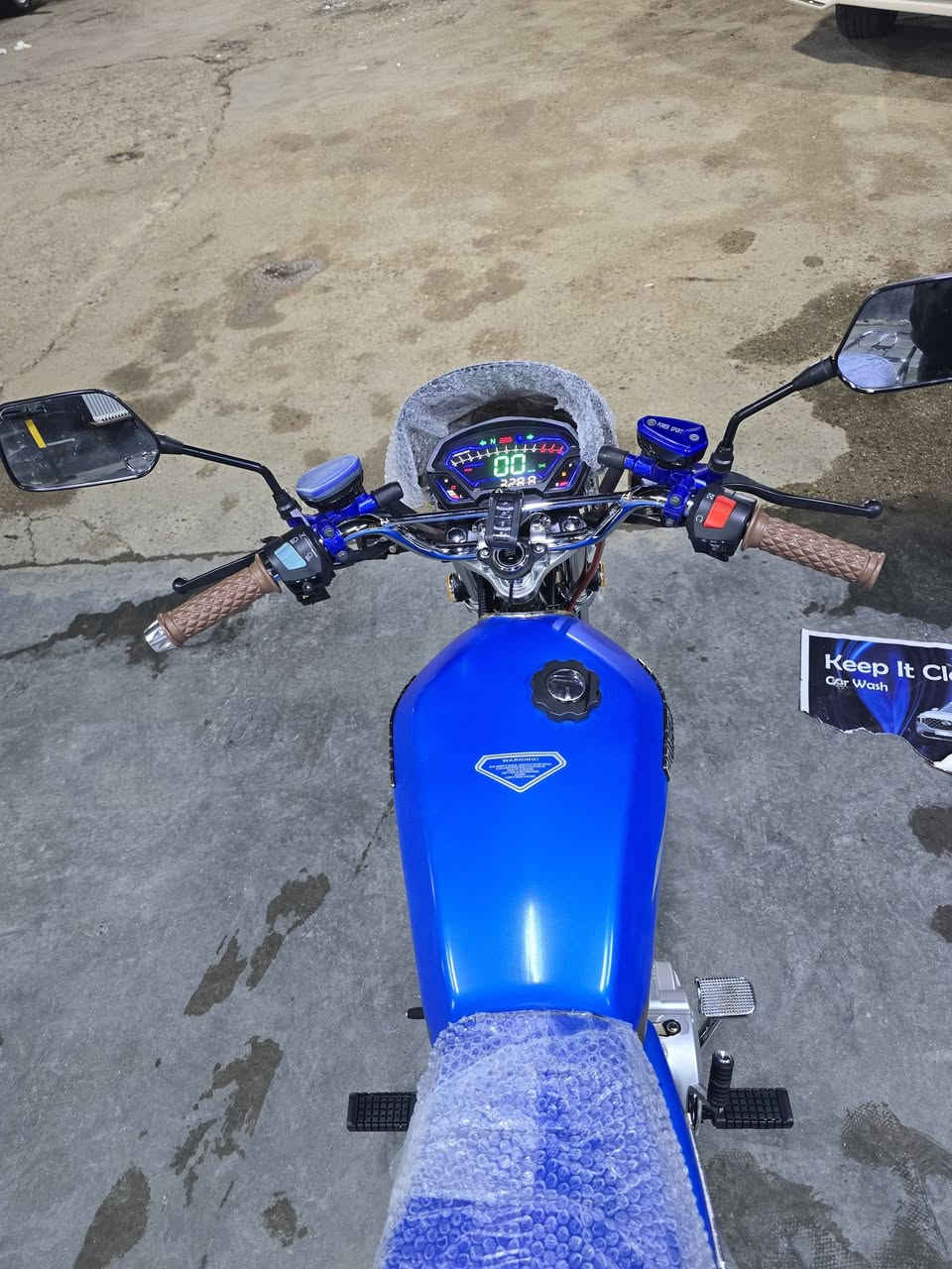 السلام عليكم 👋

دراجة ايراني نوع بور سبورت فول مواصفات موديل 25 🏍️

محرك 200 🏍

تشغيل بالريمونت جهاز انذار 🚨

تشغيل بصمة 👆

٨ ختومات او اكثر بور سبورت الاصلي 💯

لونة ازرق طافي لون مميز 💙✨

عمبار كلج عمبار بريك ⚙️

سعر الجديد مليون و٢٠٠ 💰

رايدة ب ٩٥٠ وبي مجال بسيط حك الجية 🤝

مكاني الرمادي الشركة مقابيل مدينة العاب السندباد كراج الجبل 📍

للأتصال *********** 📞
