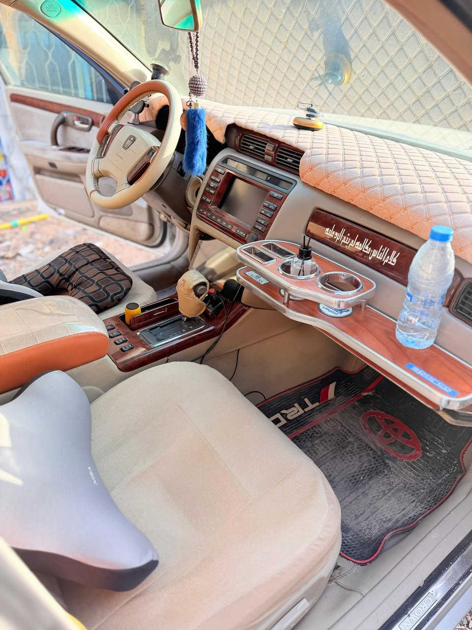 السلام عليكم ملكه موديل 2000 اربع دكم كرستال
مكينه ديفور الكبير 

ستيرن كهربائي

تبريد قطعتين

ثلاجه 

اربع كشنات كهربائية 

منضومه زنوز 

برده خلفيه سلايت 
تخم تاير جديد
مشط ايسر بلاد جديده وباور جديد 

رقم نكليزي بصره بسمي تحويل ثاني يوم كير ومكينه كفاله مكفوله من لضربه لقويه ولمعجون بيه جهت اليمين رشه كلير ولقماره فقط كلير 

سعر 140وبيه مكال بصره قضاء المدينه ***********
